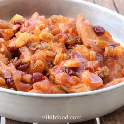 Chicken breast with dried fruit