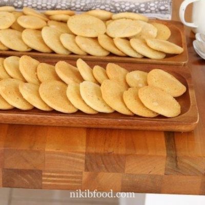 Tahini and chocolate chip cookies