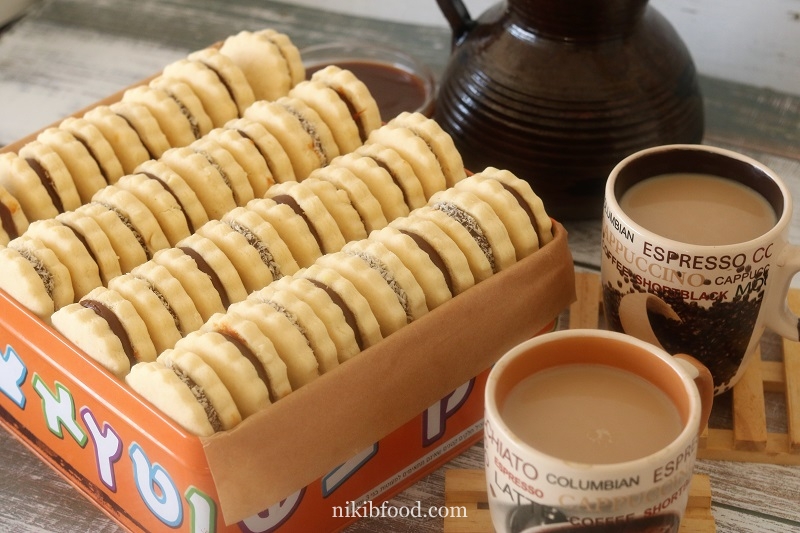 Alfajores dulce de leche sandwich cookies