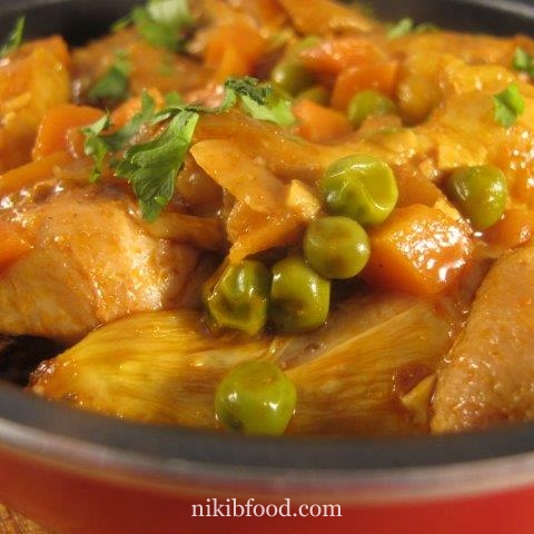 Chicken wings with peas and carrots