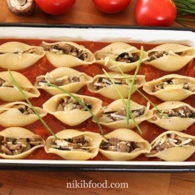 Cheese and mushroom pasta bake