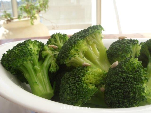 Broccoli salad with vinaigrette