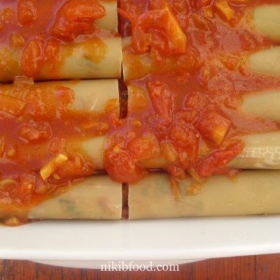 Cannelloni Stuffed with Meat and Spinach